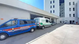 Yolun karşısına geçmek isteyen kadına otomobil çarptı: 1 ölü