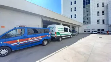 Yolun karşısına geçmek isteyen kadına otomobil çarptı: 1 ölü