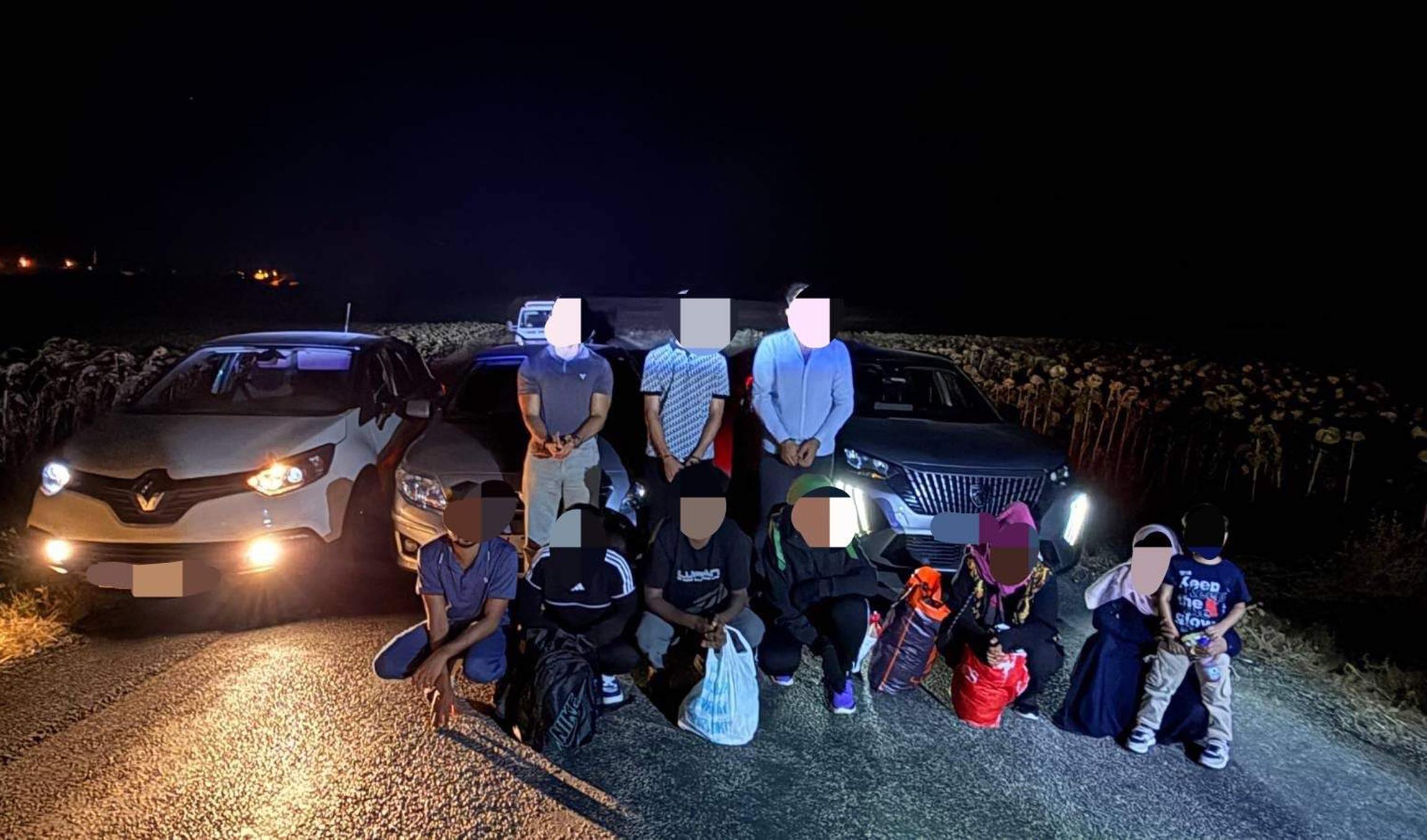 Edirne'de, Avrupa'ya gitmek isteyen 7 kaçak göçmen yakalandı, 3 şüpheli gözaltında
