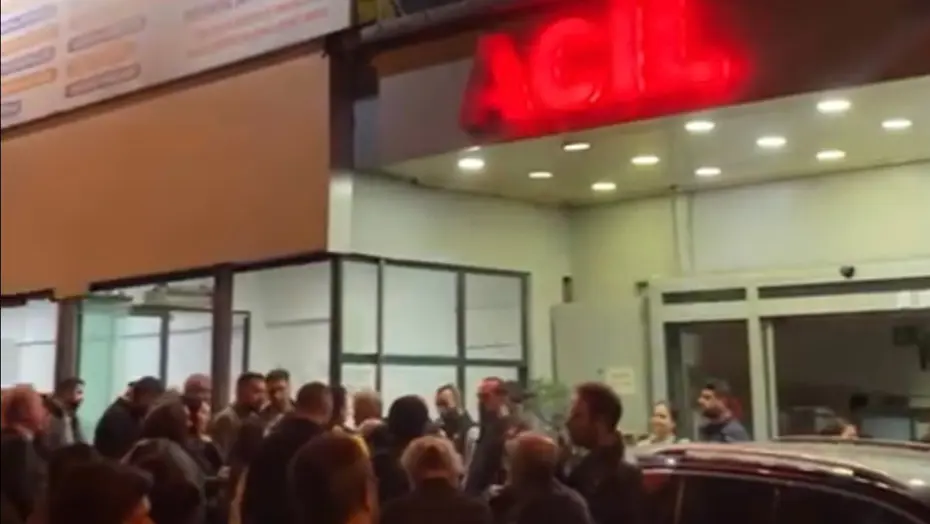 Beyoğlu'nda özel hastane çalışanlarından maaş protestosu 