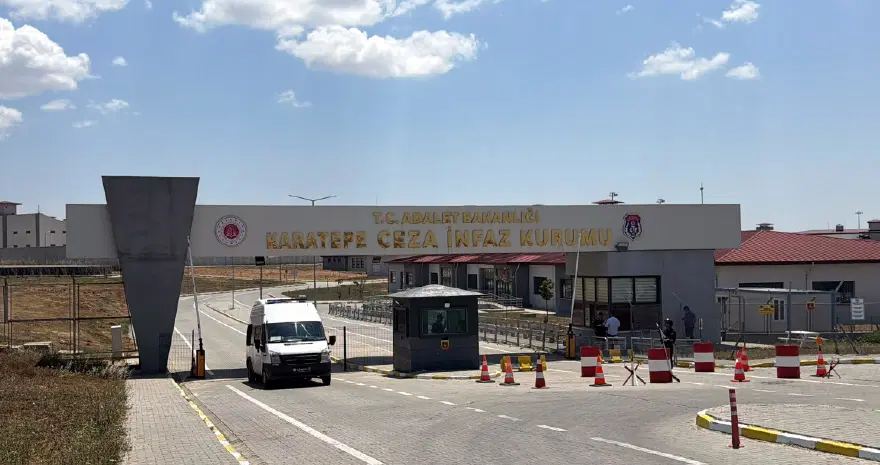 Tutuklanan Sinem Dedetaş ve Cem Küçük aynı cezaevinde 1 Tutuklanan Sinem Dedetaş ve Cem Küçük aynı cezaevinde 1