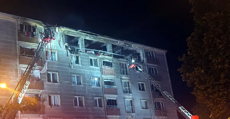 Çorlu'da apartman dairesindeki patlamanın nedeni belli oldu, hasar gün ağarınca ortaya çıktı 2 Çorlu'da apartman dairesindeki patlamanın nedeni belli oldu, hasar gün ağarınca ortaya çıktı 2
