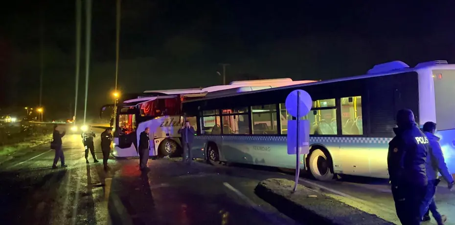 Tekirdağ'da iki otobüs çarpıştı
