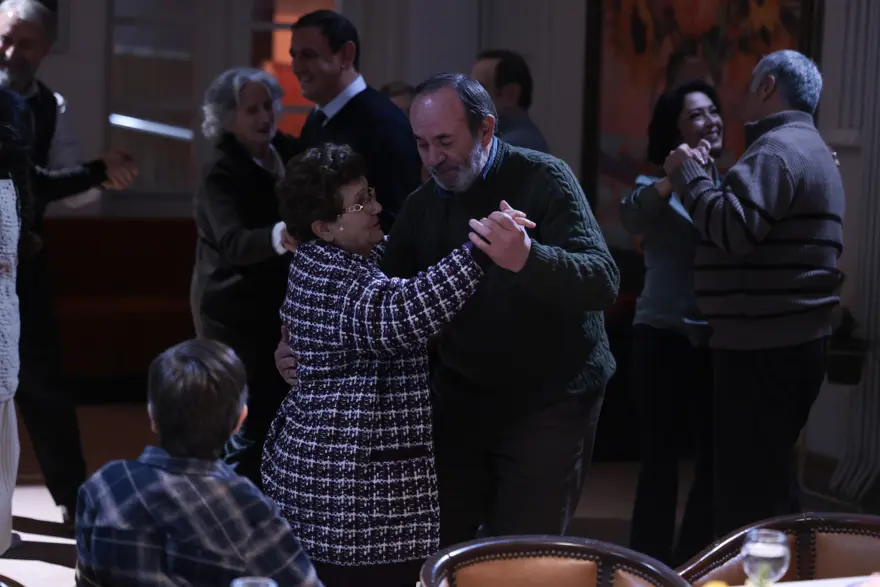 Kral Kaybederse final bölümünde Kenan Baran'ın dönüşümü 1