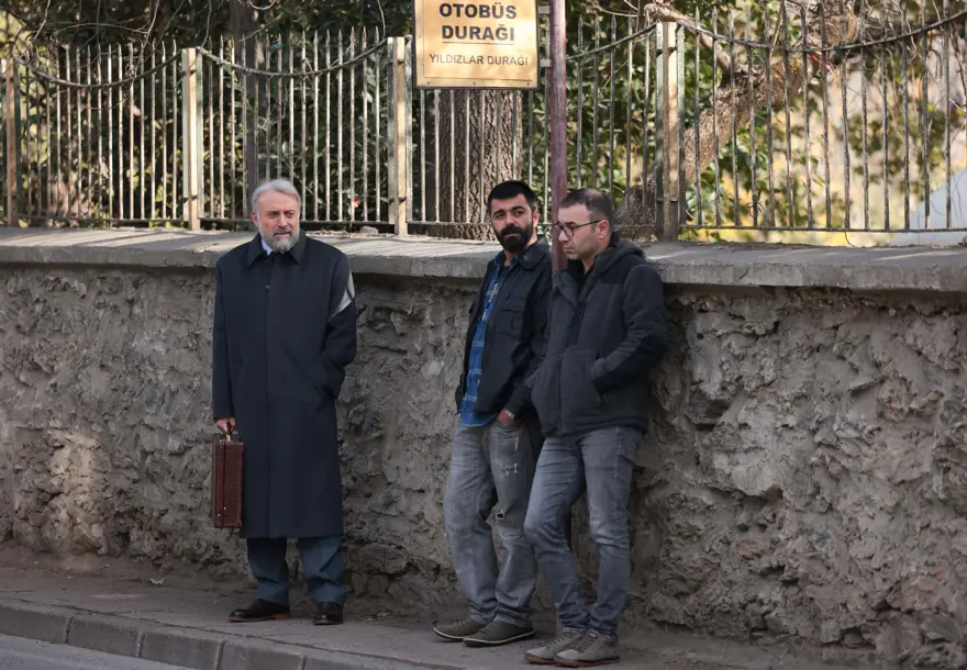 Kral Kaybederse'de Handan'dan Kenan'a yardım eli 3