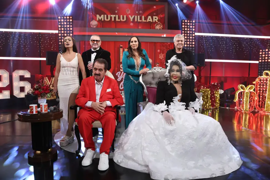 İbrahim Tatlıses ile Asena 25 yıl sonra bir arada. İbo Show'a katılma nedenini gözyaşlarıyla anlattı 1 İbrahim Tatlıses ile Asena 25 yıl sonra bir arada. İbo Show'a katılma nedenini gözyaşlarıyla anlattı 1