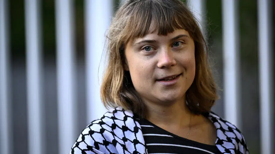 Fransa'da öğrenci protestoları devam ediyor. Greta Thunberg de katıldı