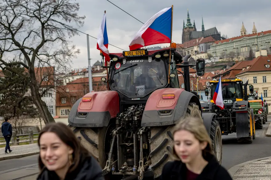 TRAMVAY RAYLARINA GÜBRE ATILDI 4