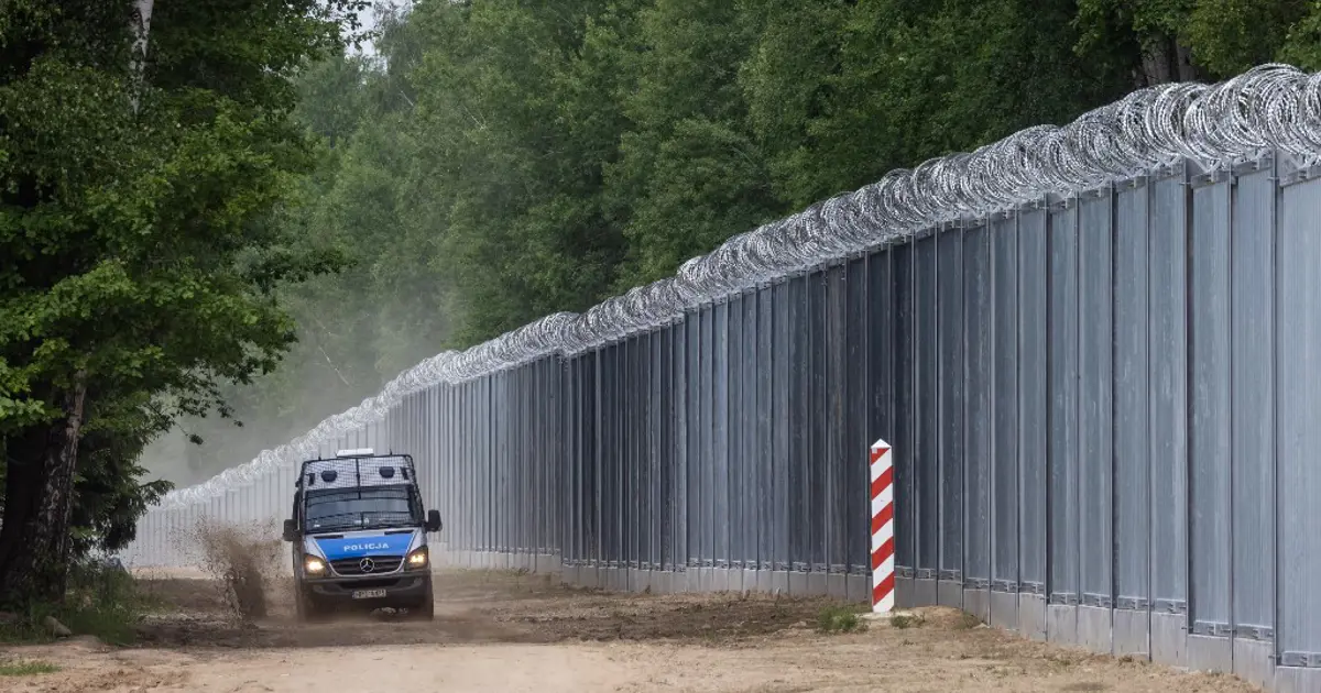 Kaçak göçmenler sınırın altından tünel kazarak geçmiş