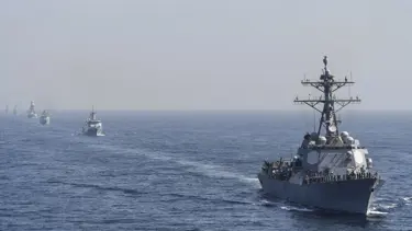 Amerikan savaş gemileri birbiriyle çarpıştı, 2 kişi yaralandı