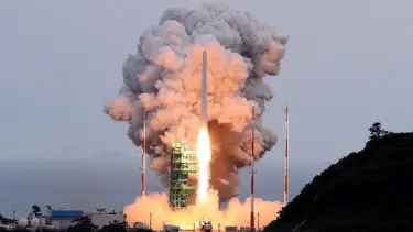 Uzayda tarihi başarı: Güney Kore uydularından sinyal var