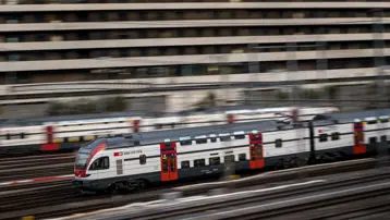 Çığ İsviçre'de treni raydan çıkardı