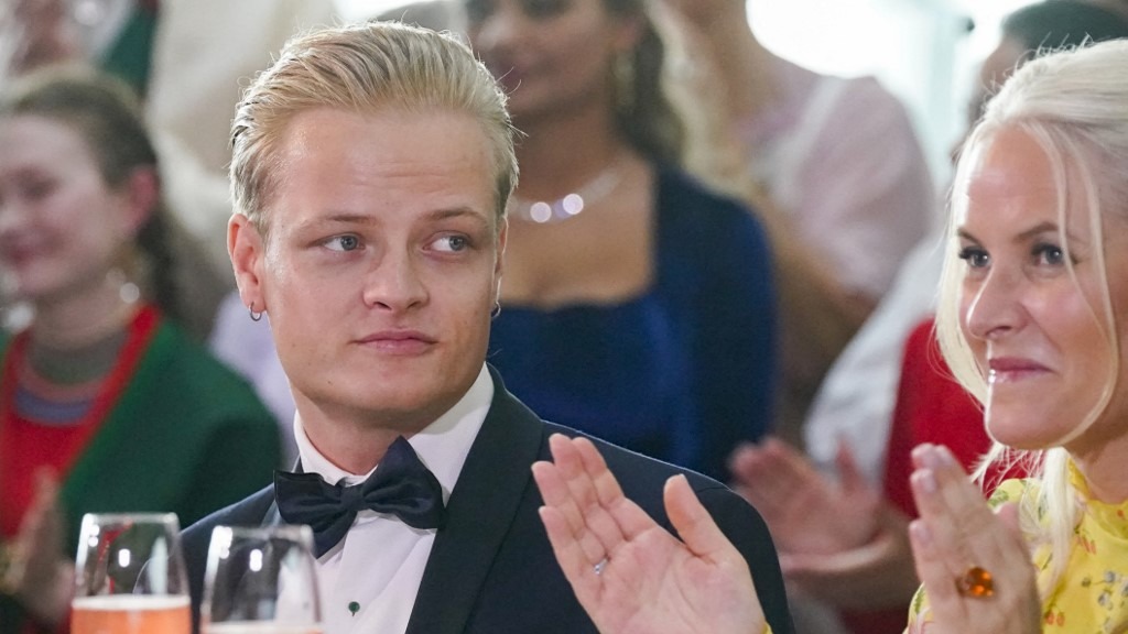 Annesi Epstein belgelerinde, oğlu 38 suçtan mahkemede