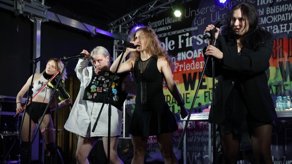 Putin, feminist punk grubunu yasakladı: Sosyal medya beğenileri bile suç sayılacak