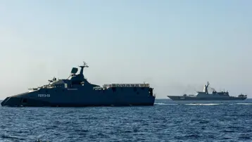 İran, ABD ile masaya oturmadan Hürmüz Boğazı'nda askeri tatbikat başlattı