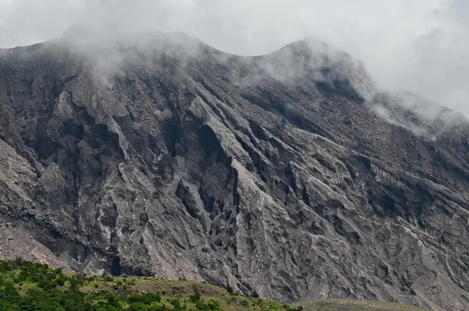 Japonya'nın en aktif yanardağı Sakurajima patladı, küller 4 bin metre yükseldi