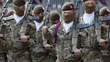 Belçika'da 17 yaşındaki gençler gönüllü askerliğe çağrıldı