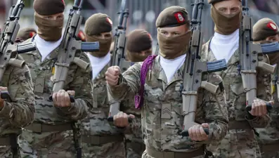 Belçika'da 17 yaşındaki gençler gönüllü askerliğe çağrıldı