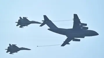 Çin'in bombardıman uçakları kritik denizin üstünde uçtu