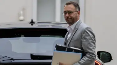 Belçikalı bakanın uçağında panik: Acil iniş yaptı