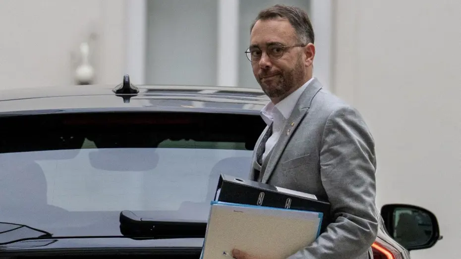 Belçikalı bakanın uçağında panik: Acil iniş yaptı