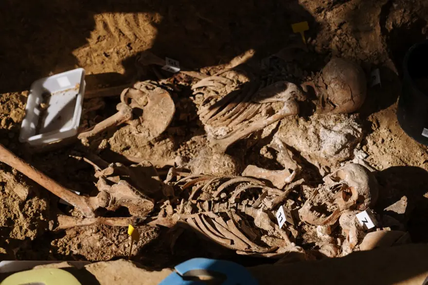 ON BİNLERCE MEZAR KAYIP 