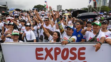 Filipinler halkı, sel kontrol projelerindeki yolsuzluğa karşı sokağa döküldü