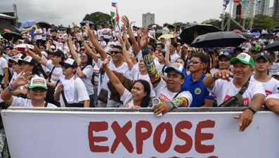 Filipinler halkı, sel kontrol projelerindeki yolsuzluğa karşı sokağa döküldü
