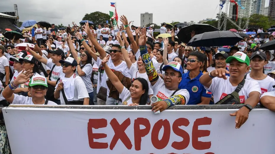 Filipinler halkı, sel kontrol projelerindeki yolsuzluğa karşı sokağa döküldü