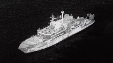 Rus askeri gemisi İngiliz sularına girdi, pilotlara lazer tuttu
