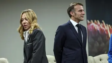 Macron'dan Meloni'ye tepki. "Başkalarında olup bitenler ilgili görüş yapmayı bırakmalı"