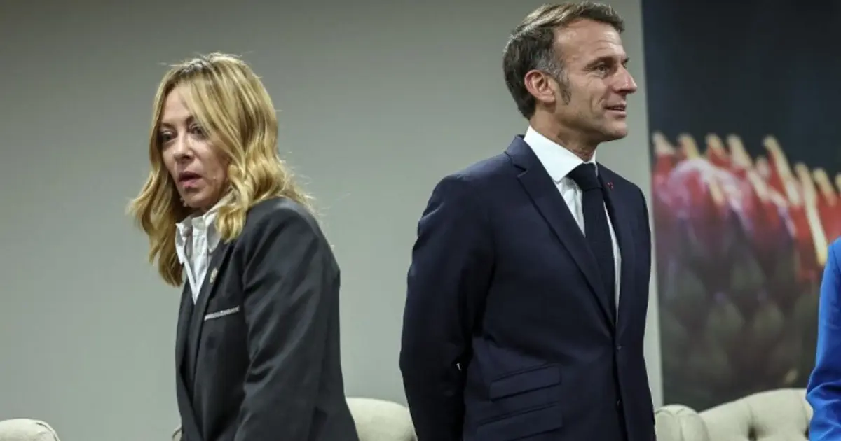 Macron'dan Meloni'ye tepki. "Başkalarında olup bitenler hakkında yorum yapmayı bırakmalı"