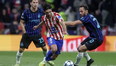 Hakan Çalhanoğlu 90+3'te yıkıldı