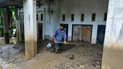 Endonezya'da şiddetli yağışlar 303 can aldı