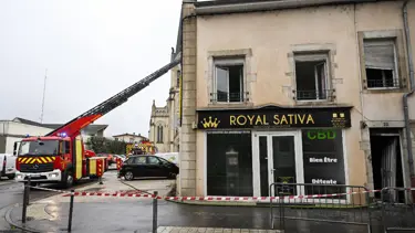 Fransa üç katlı bina yandı, beş kişi hayatını kaybetti