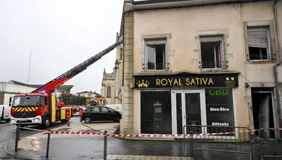 Fransa üç katlı bina yandı, beş kişi hayatını kaybetti