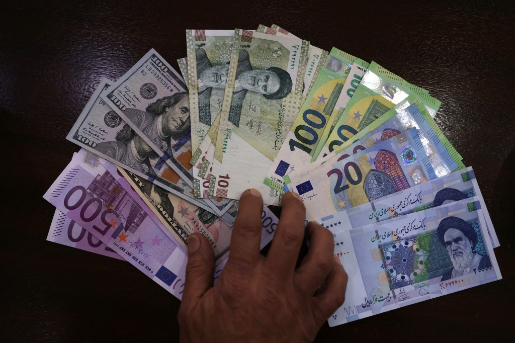 1 dolar 1,5 milyon riyal oldu. İran ekonomisi dibe vurdu
