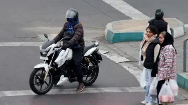 İran’da kadınlar artık motosiklet kullanabilecek