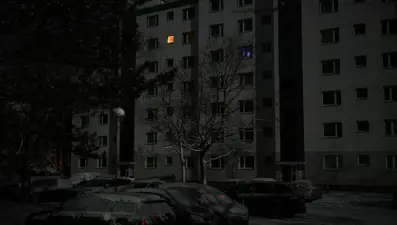 Stuttgart'ta büyük elektrik kesintisi, trafik lambaları söndü, kavşaklar tıkandı