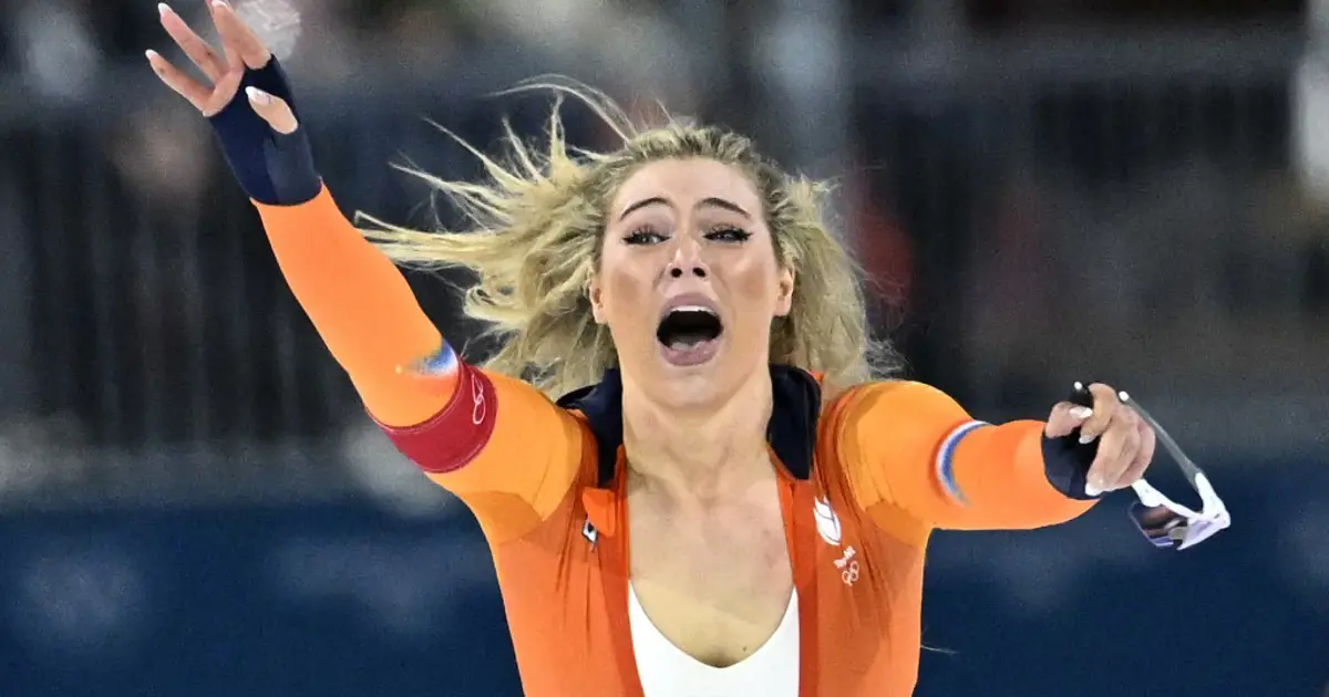 Tüm dünyada gündem olan sporcu olay olan kıyafetini satacak, gelirini bağışlayacak