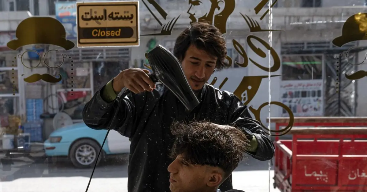 Taliban’dan berber denetimi. Sakalını kısa kesenler gözaltına alınıyor