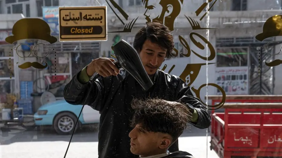 Taliban’dan berber denetimi. Sakalını kısa kesenler gözaltına alınıyor