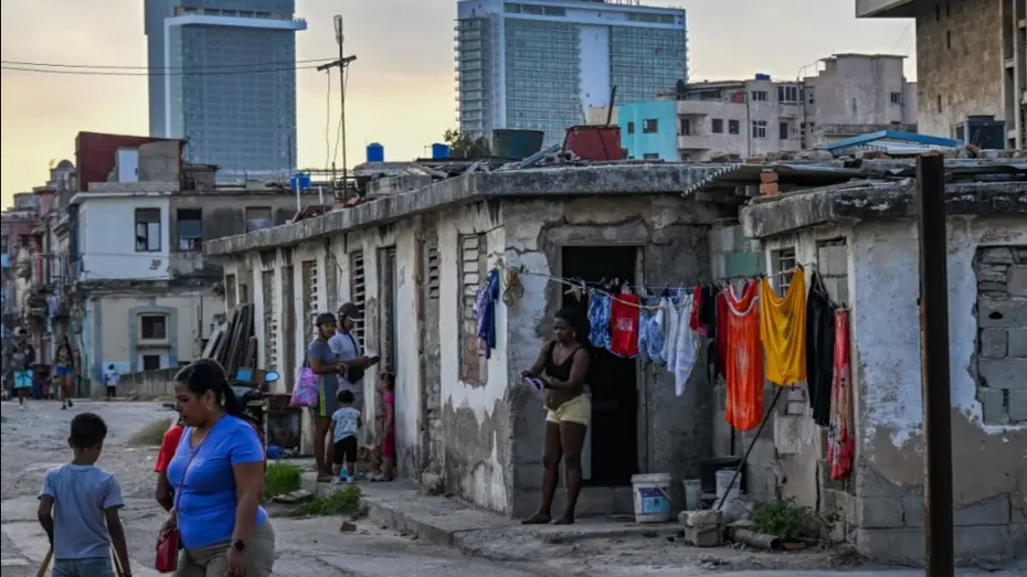 Kanada'dan Küba'ya para yardımı. 