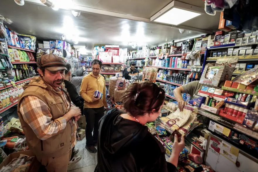 "ŞU ANDA SAKİN BİR HAVA VAR" 1 "ŞU ANDA SAKİN BİR HAVA VAR" 1