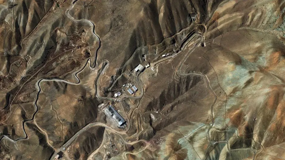 Uydudan görüntülendi. İran'ın yeraltı füze şehirleri hedefte