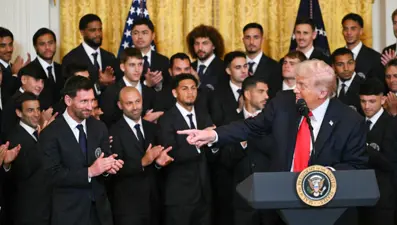 Messi'ye öfke büyüyor, formaları ateşe verildi. Maradona'yı örnek gösterdiler