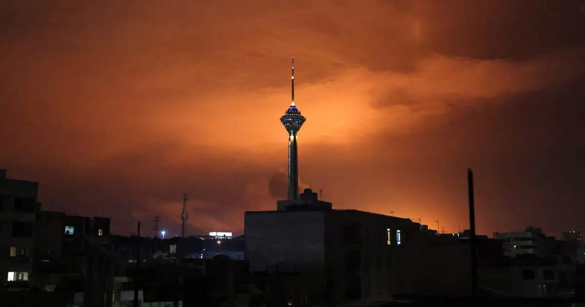 Petrol depoları vuruldu, Tahran semaları karardı, yangın devam ediyor