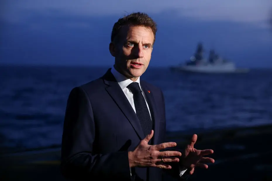 Macron sinirlendi, Kenya'da paneldekilere fırça çekti