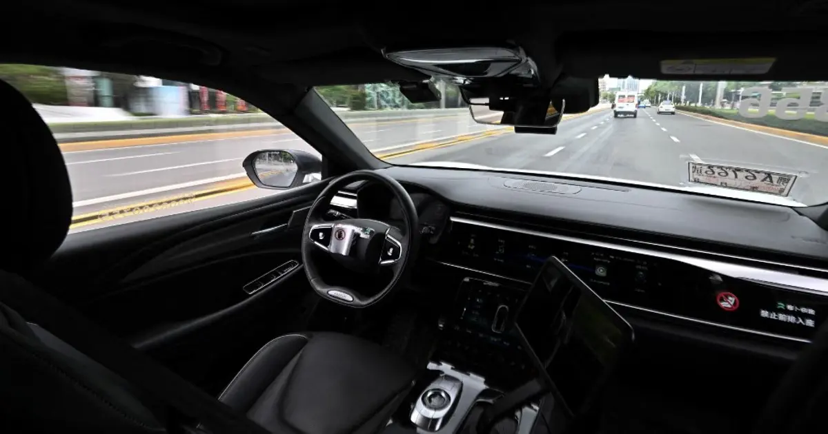 Çin’de sürücüsüz taksiler yolda kaldı