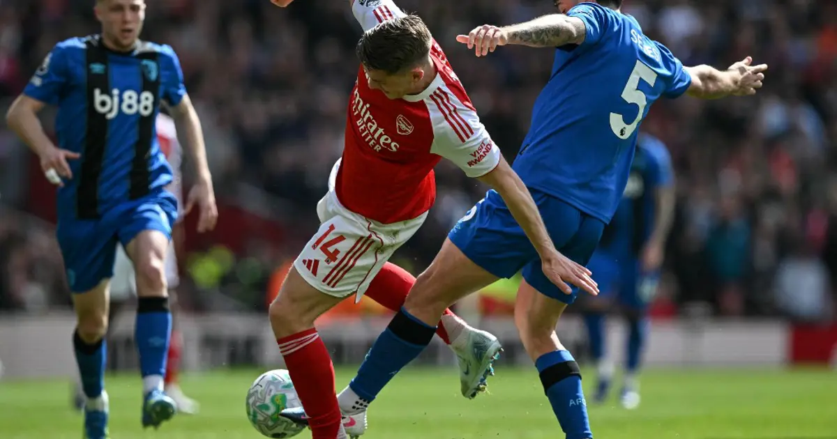 Arsenal kaybetti, Manchester City umutlandı